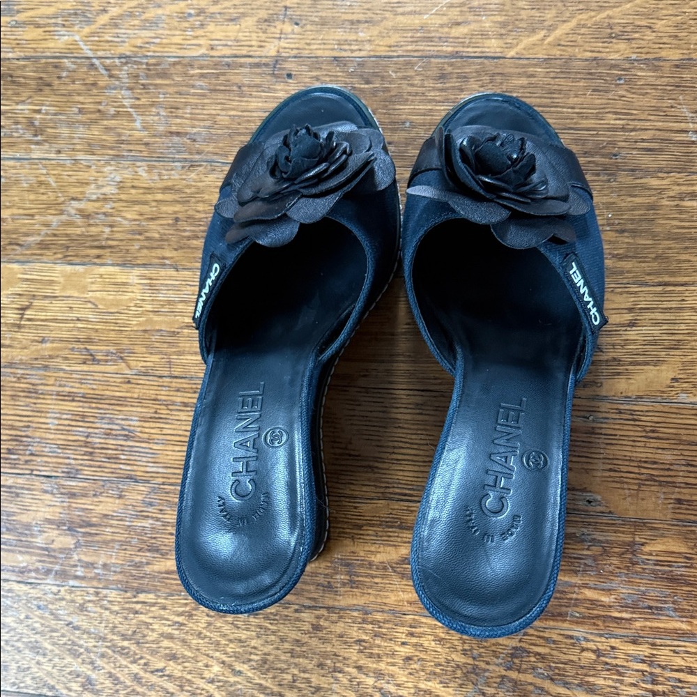 CHANEL Camellia Sandal Slide Mules -Fits 8 - Picture 5 of 6